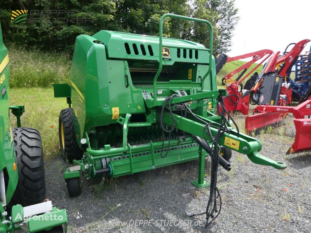 John Deere F441 M (MY 20) rotoempacadora